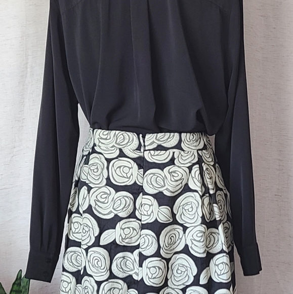 Woman's Skirt Rose Design - Picture 3 of 5